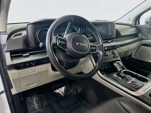 Certified 2024 Kia Carnival LX image 9