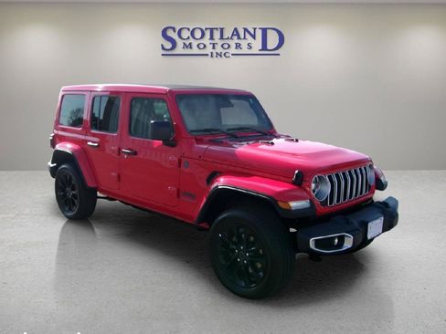 Used 2025 Jeep Wrangler Unlimited Sahara w/ Safety Group AWD/4WD image 4