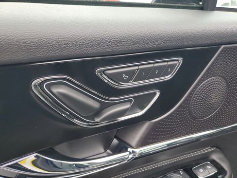 New 2026 Lincoln Corsair Premiere image 9