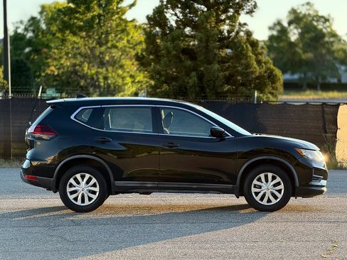 Used 2018 Nissan Rogue S AWD/4WD image 7