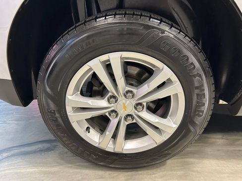 Used 2017 Chevrolet Equinox LS FWD image 19