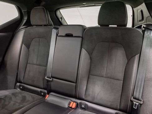 Used 2023 Volvo XC40 B5 Plus AWD/4WD image 19