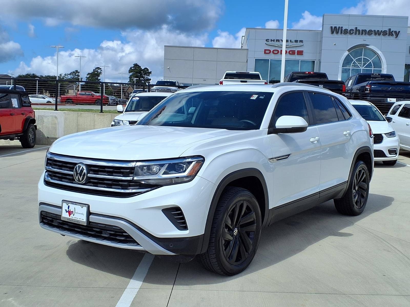 Used 2022 Volkswagen Atlas Cross Sport SE FWD image 3