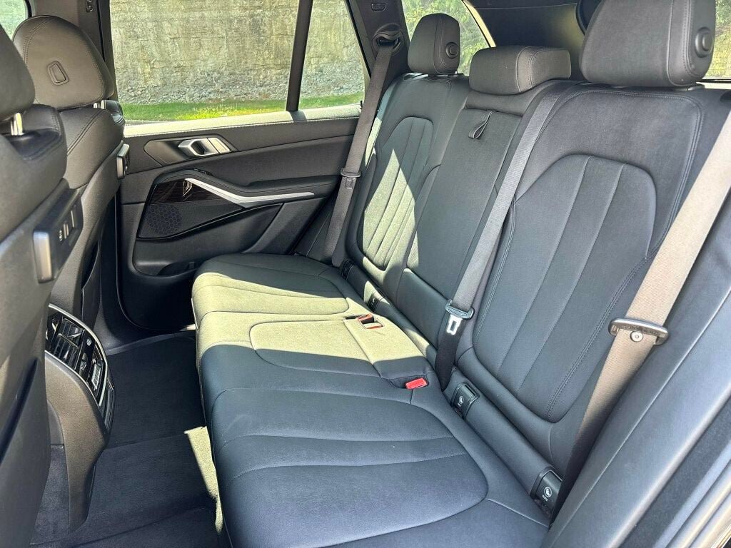 Used 2021 BMW X5 xDrive40i w/ Convenience Package AWD/4WD image 17