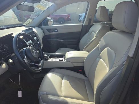 Used 2023 Nissan Pathfinder SL AWD/4WD image 9