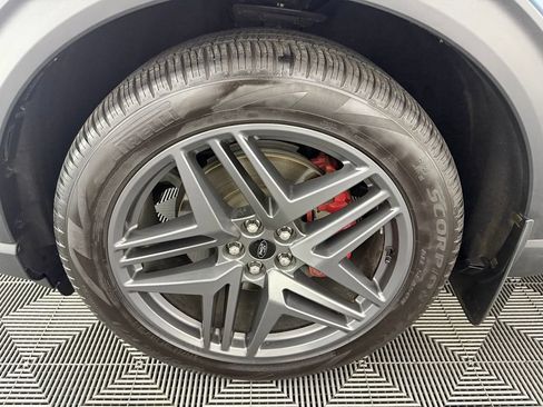 Used 2025 Ford Explorer ST AWD/4WD image 12
