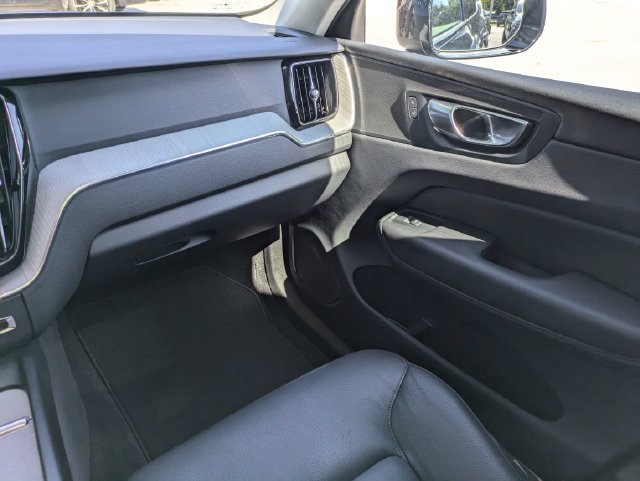 Certified 2025 Volvo XC60 B5 Plus AWD/4WD image 22