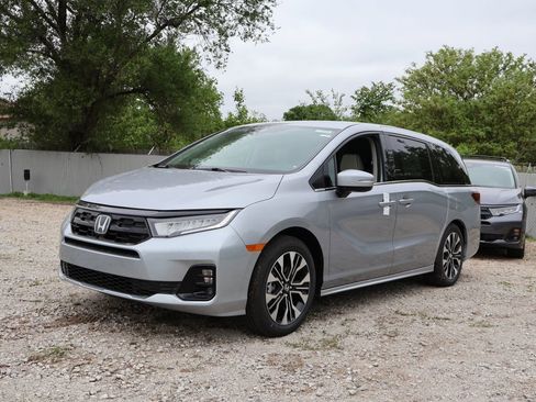 New 2026 Honda Odyssey Elite image 3