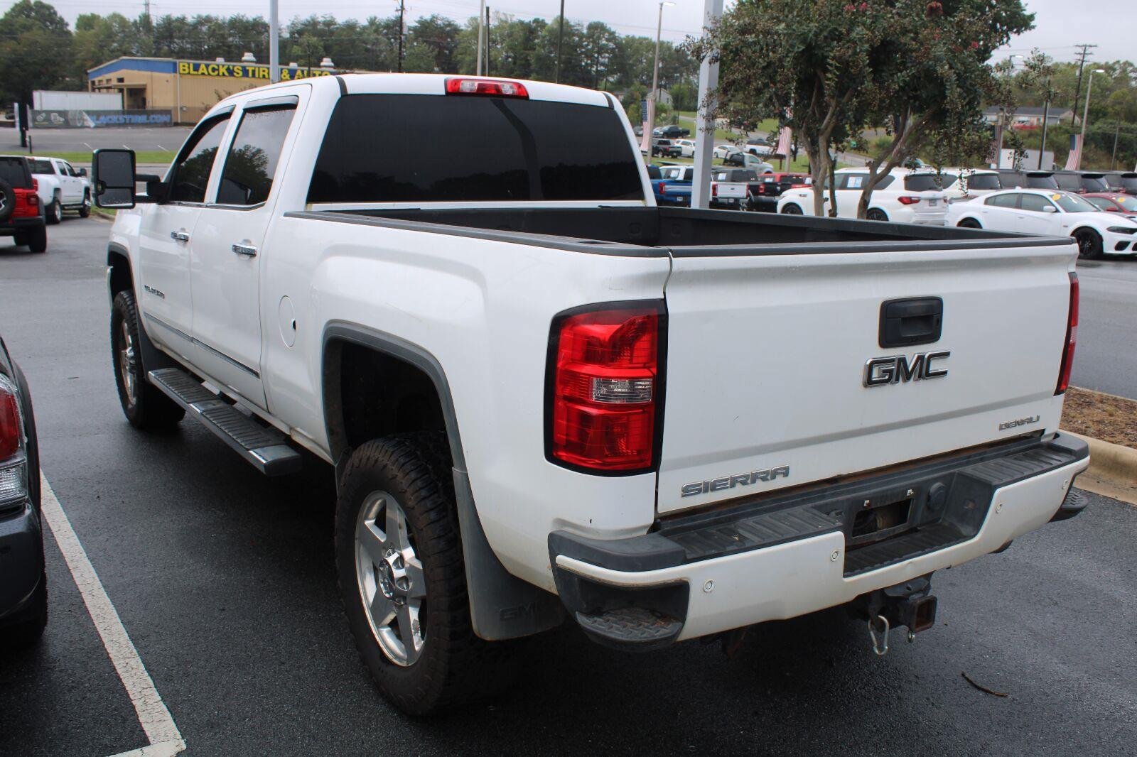 Used 2015 GMC Sierra 2500 Denali w/ Duramax Plus Package AWD/4WD image 8