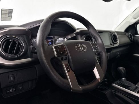 Used 2023 Toyota Tacoma TRD Sport image 11