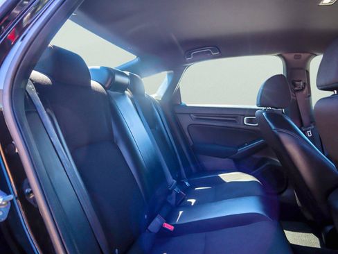 Used 2023 Honda Civic Sport image 9