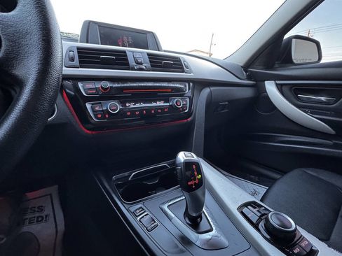 Used 2018 BMW 320i Sedan image 16