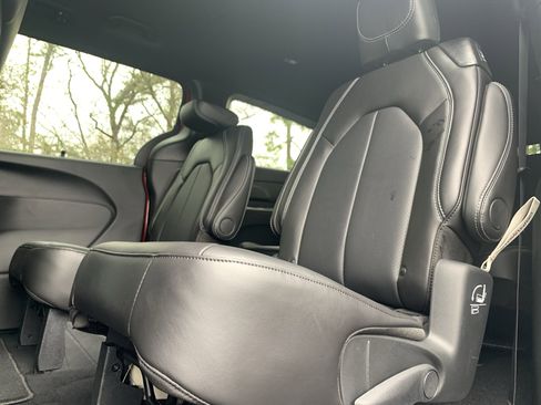 New 2026 Chrysler Pacifica Select image 28