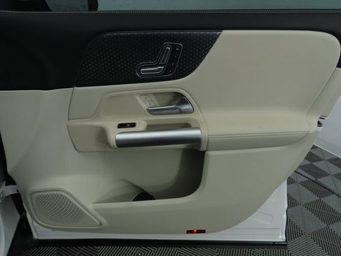 Certified 2025 Mercedes-Benz GLA 250 image 25