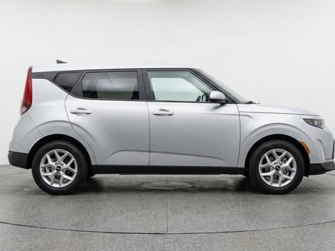 Used 2025 Kia Soul LX w/ LX Technology Package image 11