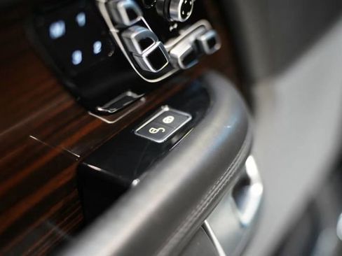 Used 2021 Land Rover Range Rover Autobiography AWD/4WD image 12