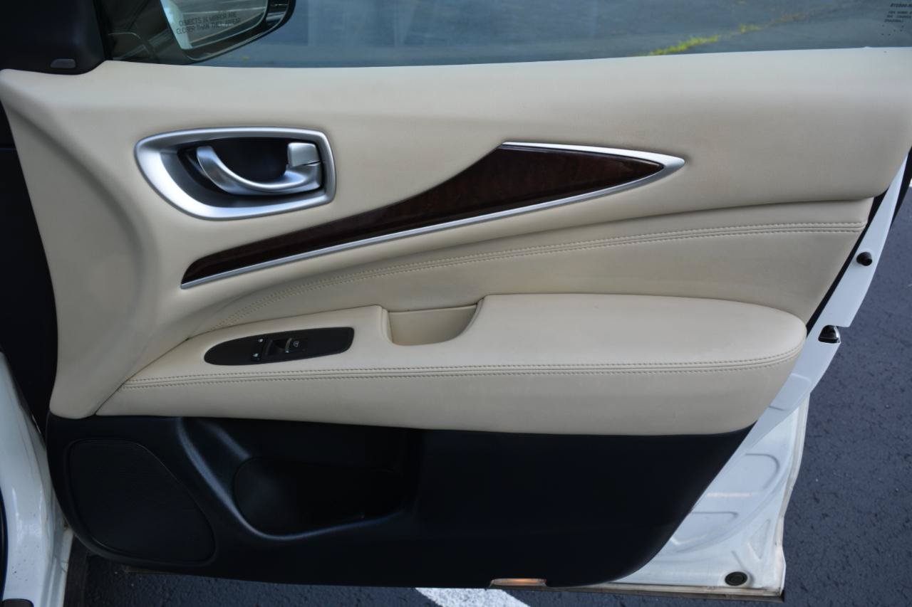 Used 2019 INFINITI QX60 Luxe w/ Sensory Package AWD/4WD image 17