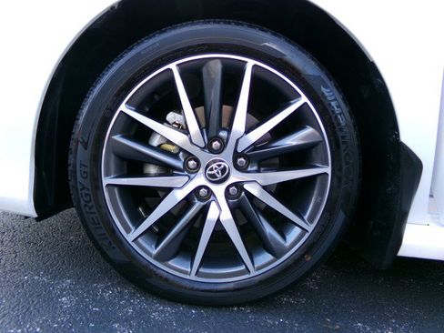 Used 2022 Toyota Camry XLE image 27