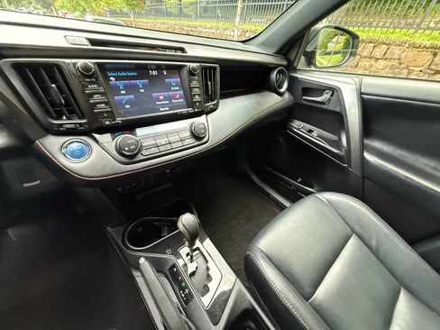 Used 2013 Toyota RAV4 XLE image 16