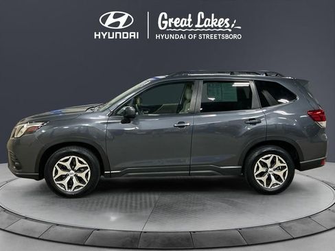 Used 2023 Subaru Forester Premium AWD/4WD image 3