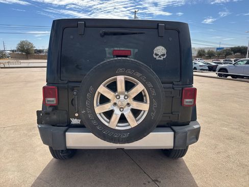 Used 2015 Jeep Wrangler Unlimited Sahara w/ Connectivity Group image 6