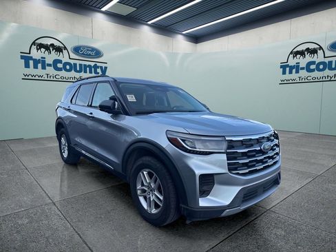Used 2025 Ford Explorer Active image 1
