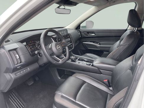 Used 2023 Nissan Pathfinder SL AWD/4WD image 12