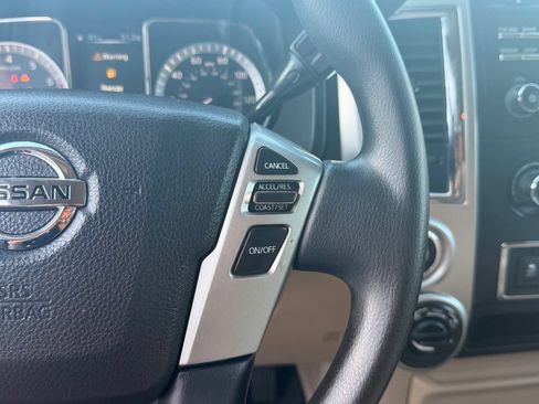 Used 2018 Nissan Titan SV AWD/4WD image 22
