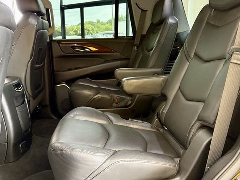Used 2018 Cadillac Escalade 2WD image 17