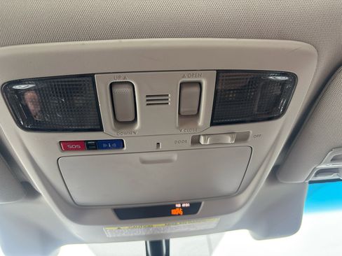 Used 2017 Subaru Outback 2.5i Touring image 21