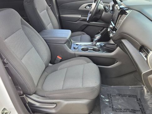 Used 2023 Chevrolet Traverse LT FWD image 17