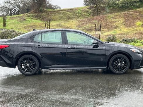 Used 2025 Toyota Camry SE FWD image 7