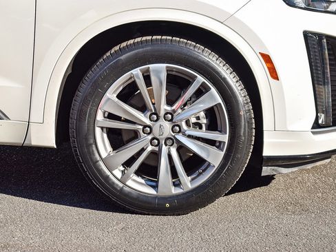 Used 2022 Cadillac XT6 Premium Luxury image 10