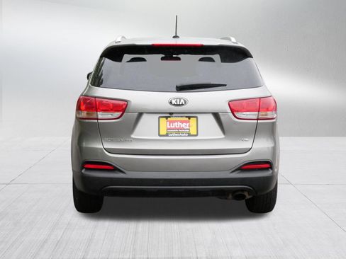 Used 2018 Kia Sorento LX AWD/4WD image 6