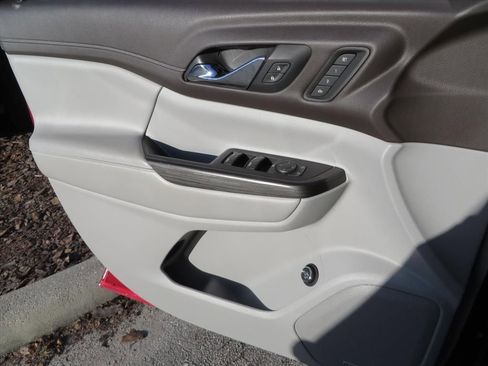 Used 2019 GMC Acadia SLT w/ LPO, Floor Liner Package image 24