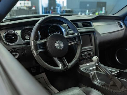 Used 2010 Ford Mustang Shelby GT500 RWD image 9