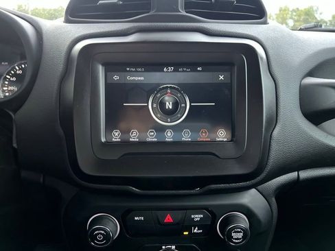 Used 2021 Jeep Renegade Latitude image 20