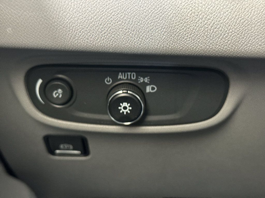 Used 2023 GMC Terrain SLE w/ Driver Convenience Package FWD image 32