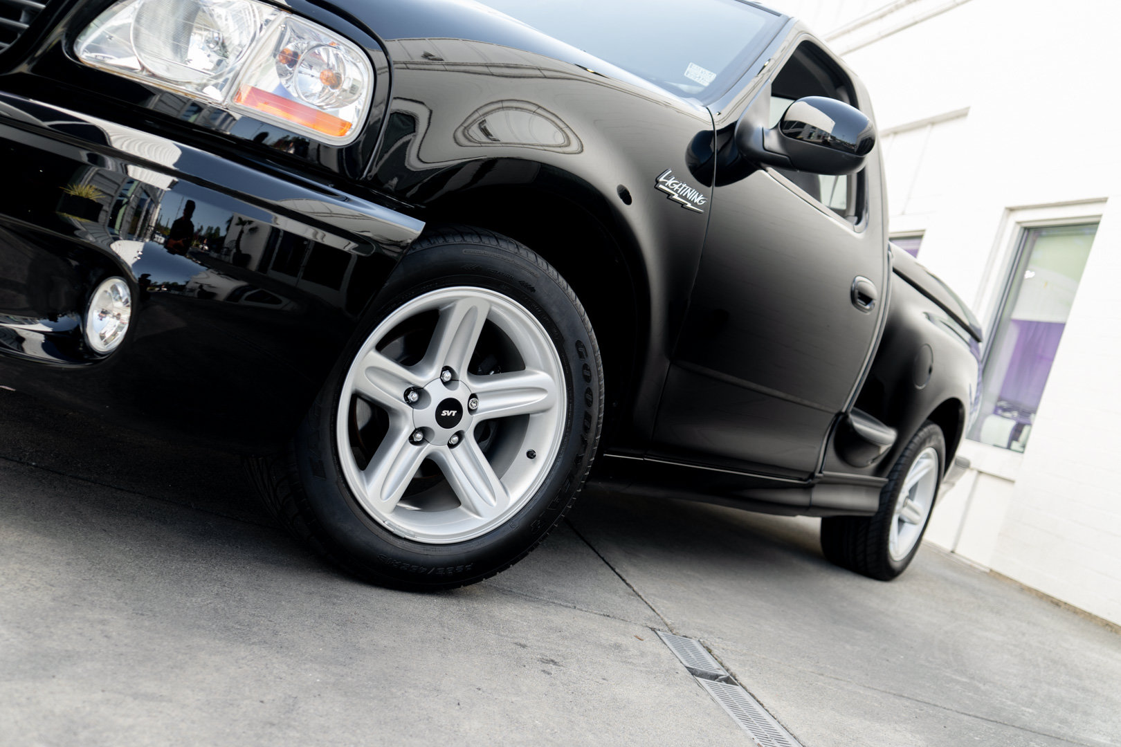 Used 2004 Ford F150 Lightning RWD image 4