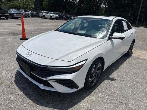 Used 2024 Hyundai Elantra Limited FWD image 4