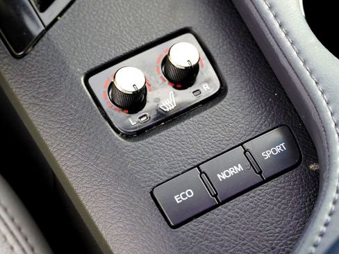 Used 2015 Toyota Avalon XLE image 16