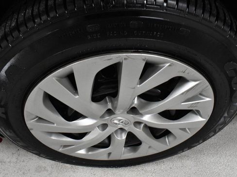 Used 2019 Toyota Corolla LE image 9