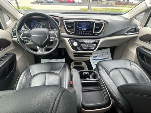 Used 2018 Chrysler Pacifica Touring-L w/ Advanced Safetytec Group FWD image 20