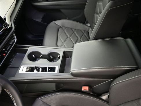 Certified 2024 Volkswagen Atlas Cross Sport SE w/ Adventure Package image 31