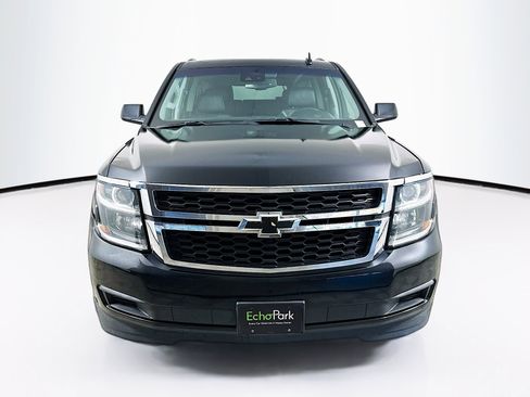 Used 2018 Chevrolet Suburban LT image 2