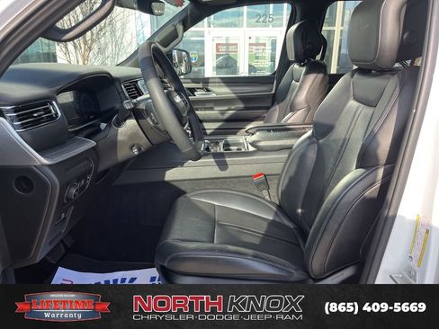 Used 2024 Jeep Wagoneer Series II w/ Flexible Seating Group image 3