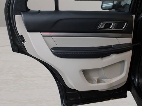 Used 2019 Ford Explorer XLT w/ Equipment Group 201A FWD image 30