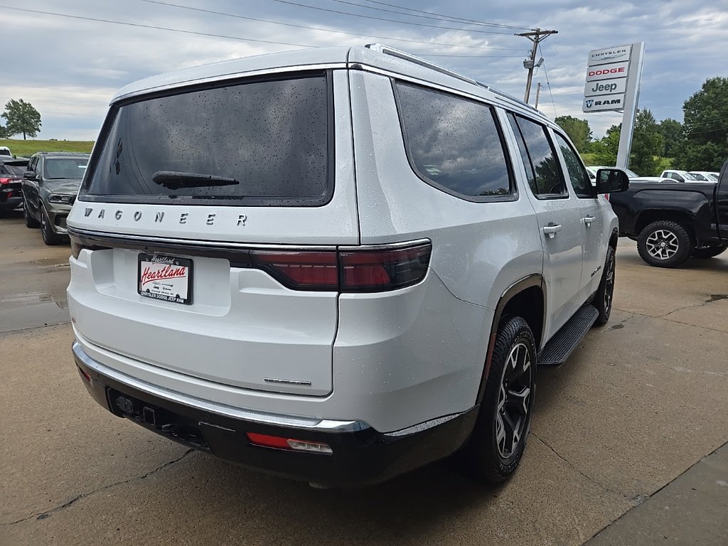 Used 2024 Jeep Wagoneer Series III AWD/4WD image 40