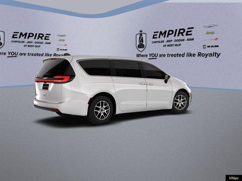 New 2026 Chrysler Pacifica Select image 11