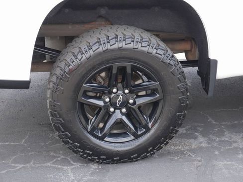 Used 2021 Chevrolet Silverado 1500 LT Trail Boss w/ Bed Protection Package image 11